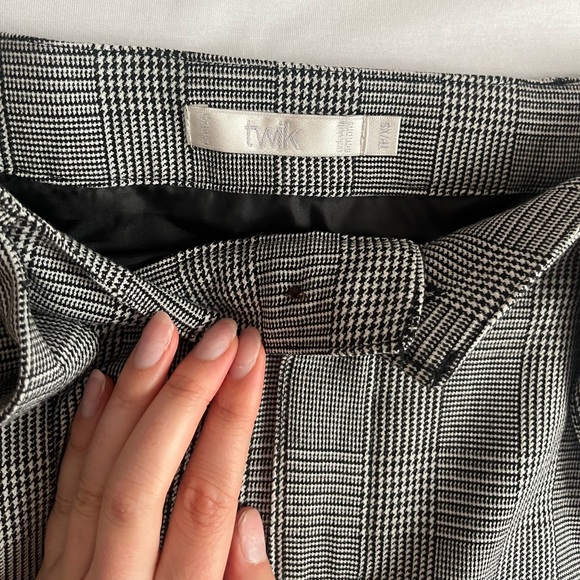 Skirt - Picture 2 of 3